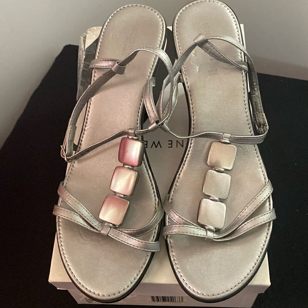 Nine West Pewter sandal, size 11 Medium